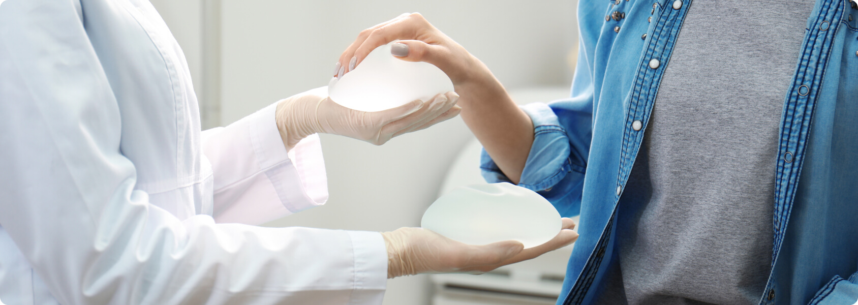 Symmastie - Welche gängigen Implantate gibt es?