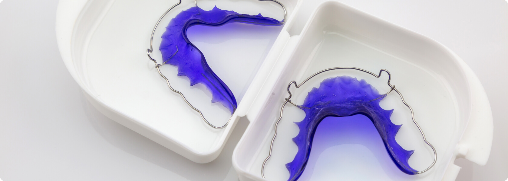 Aligner - Muss ich nach einer Zahnbegradigung unbedingt einen Retainer tragen?